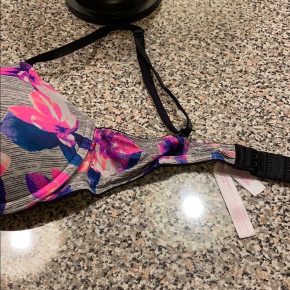 Pink Victoria’s Secret Bra - Picture 3 of 6